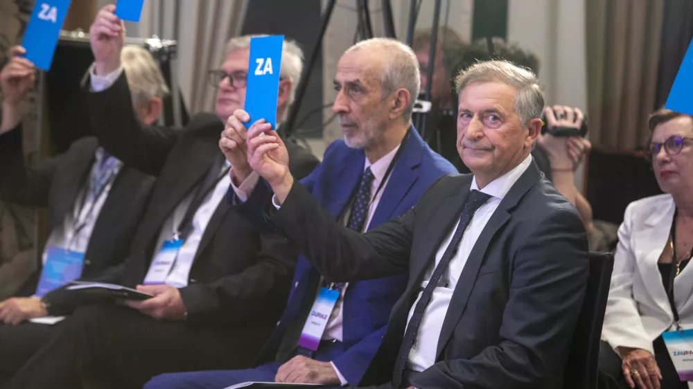 Na slovensko politično prizori&scaron;če se po ustanovitvi stranke Zaupanje vrača dolgoletni politik Karl Erjavec. Foto: Luka Cjuha