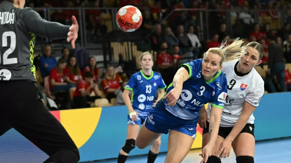 Manca Jurič je k zmagi Slovenije proti Slova&scaron;ki prispevala tri gole. Foto: RZS