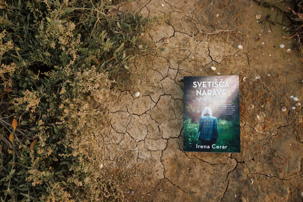 Knjiga Sveti&scaron;ča narave avtorice Irene Cerar Foto: Luka Dakskobler