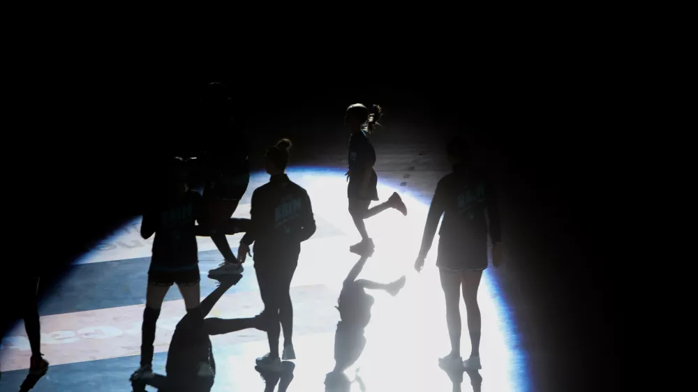 - simbolična fotografija, sence, &scaron;portna vzgoja mladine, gibanje, pomanjkanje gibanja, težave mladostnikov.- 05.10.2024. - Rokomet Krim Mercator - Storhamar v četrtem krogu evropske lige prvakinj.//FOTO: Bojan Velikonja