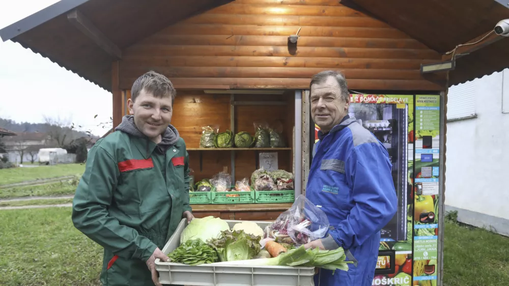 28.11.2024 - Prodaja zelenjave Mo&scaron;krič - Litijska cestaFOTO: LUKA CJUHA