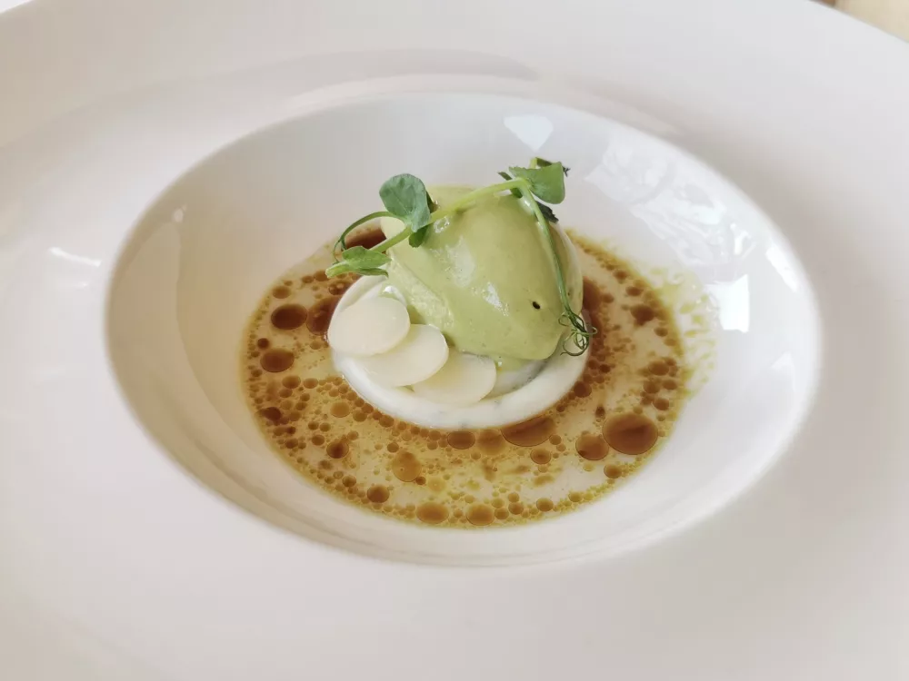 Grahov sladoled, jogurt s kumarami, sok jabolk in bučno olje, Restavracija 1906