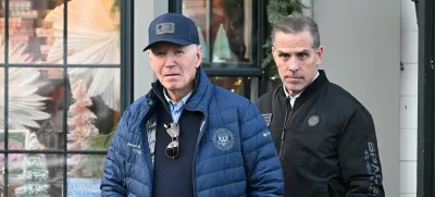 Joe in Hunter Biden. Znano je, da sta si zelo blizu. Foto: Reuters