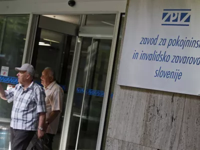 - Ilustrativna fotografija,starej&scaron;i občani, upokojenci, pokojnina, pokojninska reforma- ZPIZ (Zavod za pokojninsko in invalidsko zavarovanje Slovenije)//FOTO: Luka CjuhaOPOMBA: ZA OBJAVO V ČASOPISU DNEVNIK