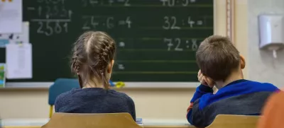 simbolična fotografija - šolstvo - pouk - šolska tabla - računaje - matematika - učilnica - - 25.11.2019 – Osnovna šola OŠ Sostro - Podružnična šola Prežganje v Ljubljani - Zalog, //FOTO: Luka Cjuha.