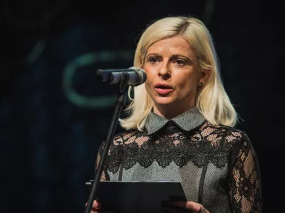 ministrica za delo, družino, socialne zadeve in enake možnosti mag. Ksenija Klampfer