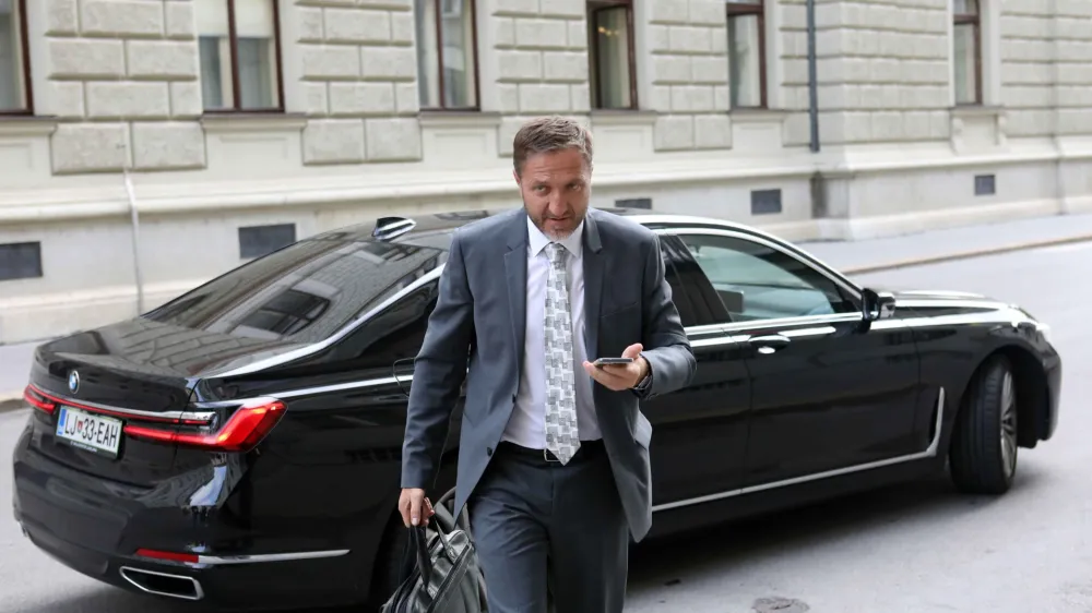 minister za finance Klemen Bo&scaron;tjančič, - 29.08.2022 - Drugi posvet predsednika vlade dr. Roberta Goloba s predstavniki političnih strank in energetskih podjetij ter z ekonomskimi strokovnjaki o spopadanju z aktualnimi izzivi //FOTO: Tomaž Skale