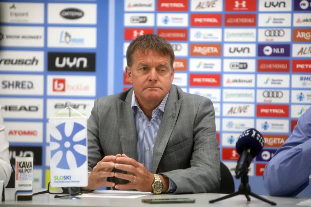 -Matjaž &Scaron;arabon, vodja panoge za alpsko smučanje pri SZS.- 23.05.2024. - Novinarska konferenca predsednika panoge za alpsko smučanje Janeza Bijola in vodje panoge Matjaža &Scaron;arabona. Predstavila sta sklepe seje odbora panoge in sestave reprezentanc v alpskem smučanju za novo sezono. //FOTO: Bojan Velikonja