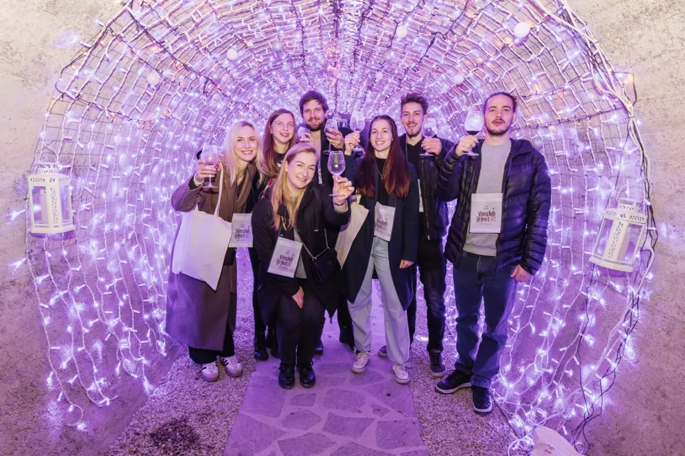 Kranj, podzemni rovi, praznična okrasitev / Foto: Sandi Fi&scaron;er/ Visit Kranj