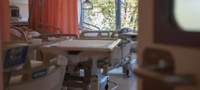 - 23.10.2015 - Nevrološka klinika - Klinični oddelek za vaskularno nevrologijo in intenzivno nevrološko terapijo na Zaloški 2 v Ljubljani. - UKC - Klinični center - oskrba - zdravstvo - oddelek - bolniška postelja - soba - pacient - //FOTO: Maja Marko