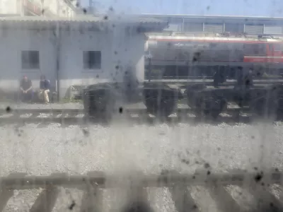 - simbolična fotografija - - 03.07.2019 &ndash; Slovenske železnice (SŽ) &ndash; Vleka in tehnika d.o.o. - Center za servis vlakov v Ljubljani &ndash; podjetje za vzdrževanje železni&scaron;kih vozil, vleko in tehničnovagonsko dejavnost &ndash; Zalo&scaron;ka cesta 217 - vlak, vagon, lokomotiva //FOTO: Jaka GasarOPOMBA: REPORTAŽA O VZDRŽEVANJU LOKOMOTIV