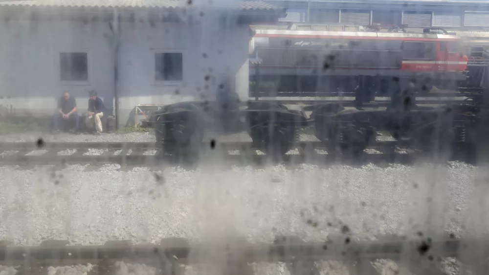 - simbolična fotografija - - 03.07.2019 &ndash; Slovenske železnice (SŽ) &ndash; Vleka in tehnika d.o.o. - Center za servis vlakov v Ljubljani &ndash; podjetje za vzdrževanje železni&scaron;kih vozil, vleko in tehničnovagonsko dejavnost &ndash; Zalo&scaron;ka cesta 217 - vlak, vagon, lokomotiva //FOTO: Jaka GasarOPOMBA: REPORTAŽA O VZDRŽEVANJU LOKOMOTIV