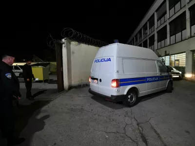 Star&scaron;a dojenčkov, trupli katerih so na&scaron;li zakopani na dvori&scaron;ču družinske hi&scaron;e blizu Varaždina, so po zasli&scaron;anju pred preiskovalnim sodnikom odvedli v pripor. 