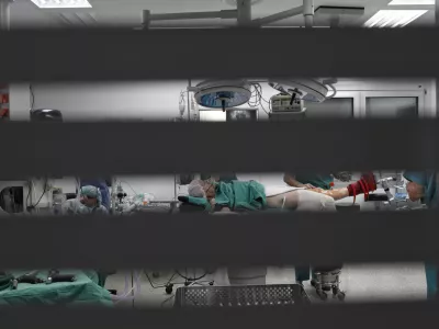 Operacija kolka, dr. Rasto Stok in dr. Peter Pavlov&Auml;Ťi&Auml;ŤFOTO: JAKA GASAR / NEDELJSKI