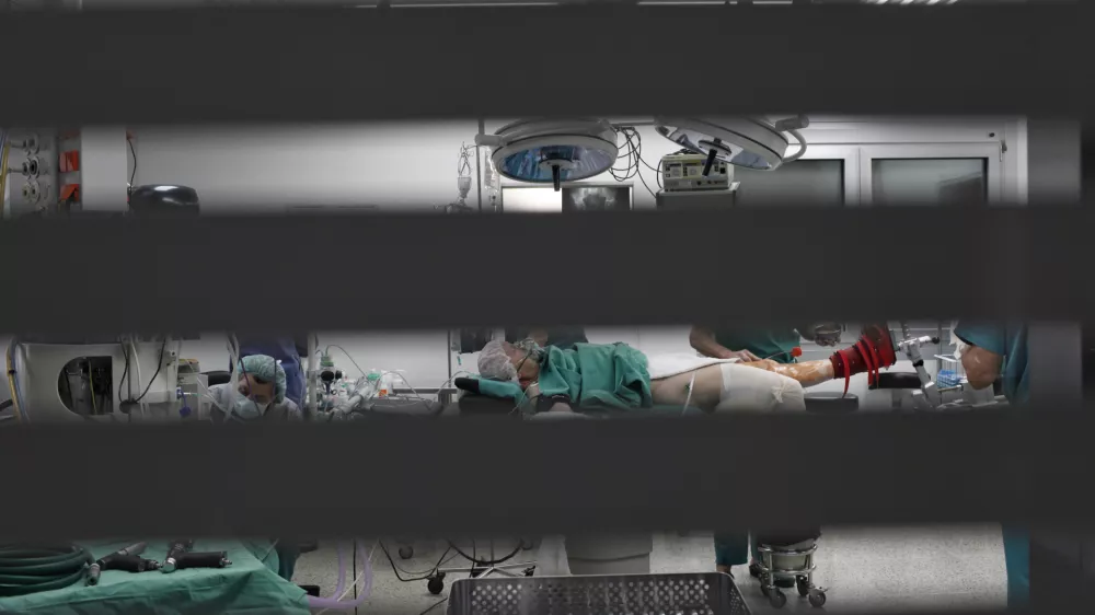 Operacija kolka, dr. Rasto Stok in dr. Peter Pavlov&Auml;Ťi&Auml;ŤFOTO: JAKA GASAR / NEDELJSKI