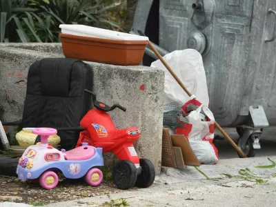 Srbijo sta v roku meseca dni pretresla dva srhljiva primera brutalnega obračunavanja z najmlaj&scaron;imi. Februarja naj bi pod rokami očima umrla dveletna Petra, tokrat se je na malčico spravljala njena mama. 