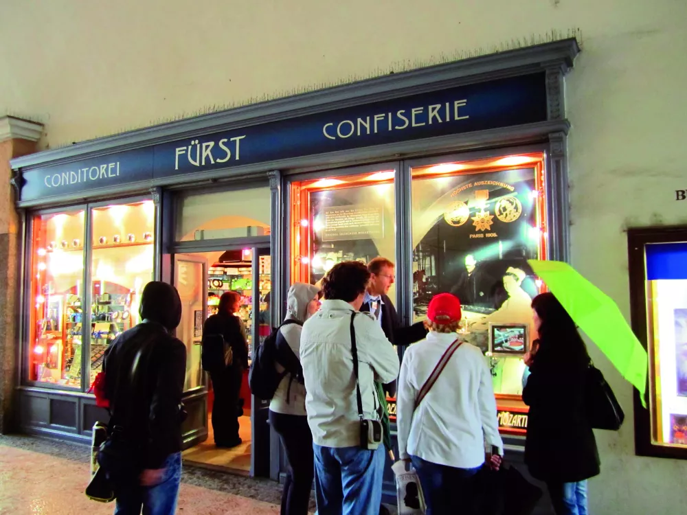 Salzburg, Avstrija, originalne Mozartove kroglice pri F&uuml;rstu------3 kolonsko, prosim