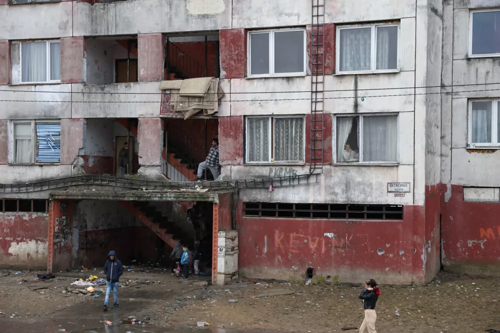 - februar 2024 - Lunik IX, romsko naselje, kjer živijo najsiroma&scaron;nej&scaron;i ljudje. Ko&scaron;ice, Slova&scaron;ka- romi, cigani, rev&scaron;čina, siroma&scaron;tvo, geto //FOTO: Jaka GasarOPOMBA: ZA OBJEKTIV - REPORTAŽA