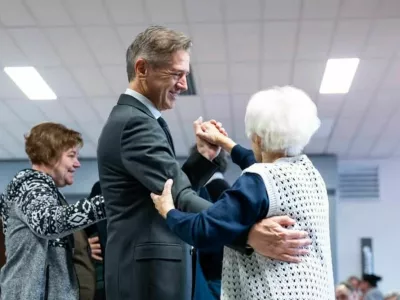 Robert Golob je obiskal dom za starej&scaron;e občane. F instagram Roberta Goloba
