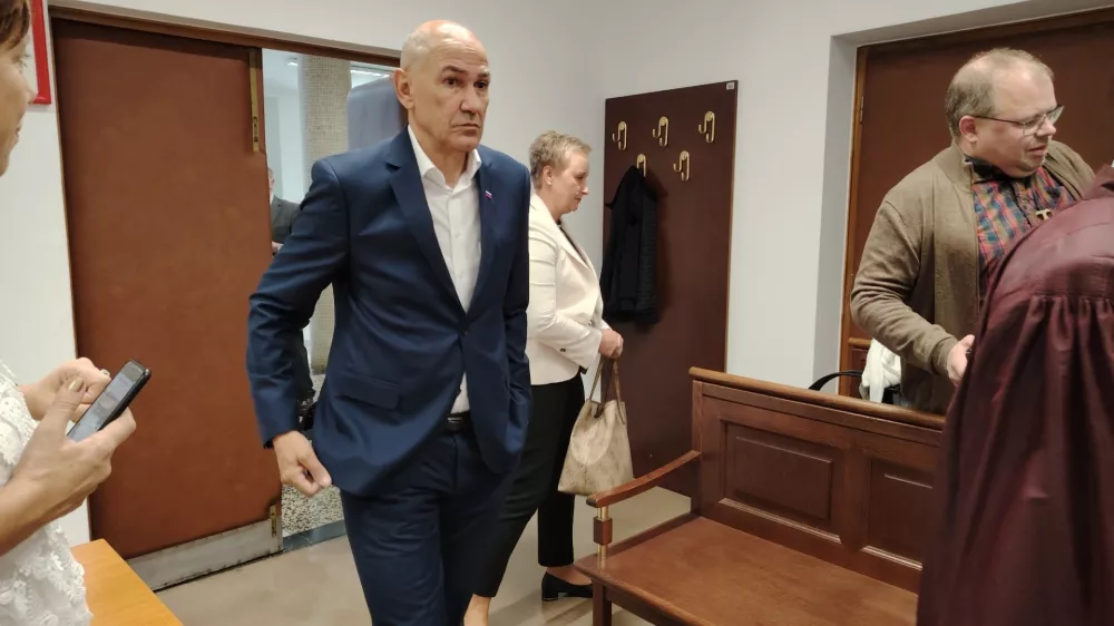 Janez Jan&scaron;a, primer Trenta, sodi&scaron;če Celje