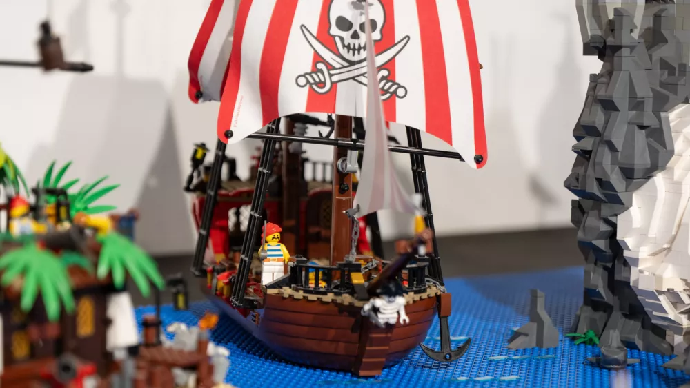 &Scaron;e vse do 12. januarja si lahko na Čopovi 14 ogledate največjo razstavo lego kock pri nas. Foto: Kolja Kragelj