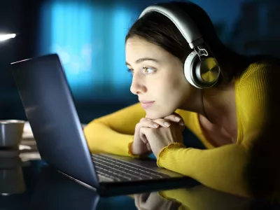 Matematične enačbe nas lahko vodijo po (&scaron;kodljivih) vsebinah. / Foto: Istock