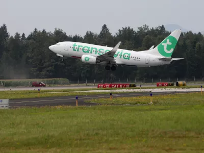 - potni&scaron;ko letalo - nizozemski nizkocenovni letalski prevoznik Transavia - 10.08.2017 - Fraport Slovenija - Letali&scaron;če Jožeta Pučnika Brnik - Aerodrom Ljubljana -//FOTO: Bojan Velikonja