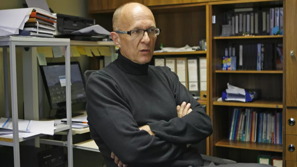 - 30.03.2015 - Gregor Pečan, ravnatelj O&Scaron; Janka Modra iz Dola pri Ljubljani in novi predsednik Združenja ravnateljic in ravnateljev osnovnih in glasbenih &scaron;ol//FOTO: Tomaž Skale