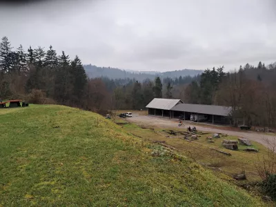 Stara žaga je družabno sredi&scaron;če krajevne skupnosti Verd. Zdaj so odkupili tudi okoli&scaron;ka zemlji&scaron;ča. Foto:&nbsp;Miha K. Turk