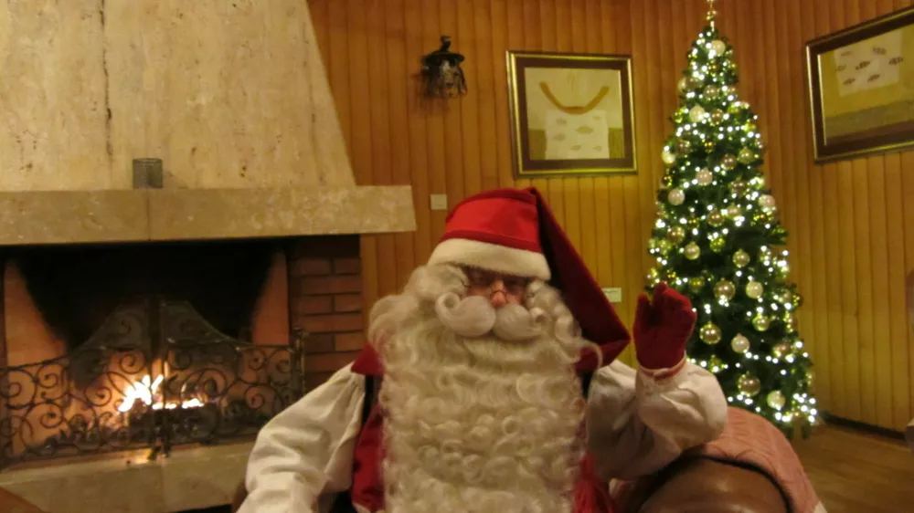 V čarobni koči ob petem jezeru zaprtega dela Posestva Brdo, je Joulupukki izrekel čarobne besede: "Mir za Slovenijo in planet! Ljubezen do otrok in narave! Spo&scaron;tovanje do sebe in vseh ljudi na zemlji!" F Renata Picej