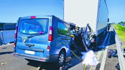 Kombi, poln mladih &scaron;portnikov, je julija trčil v tovornjak na repu kolone na hitri cesti. Foto: GE Nova Gorica&nbsp;