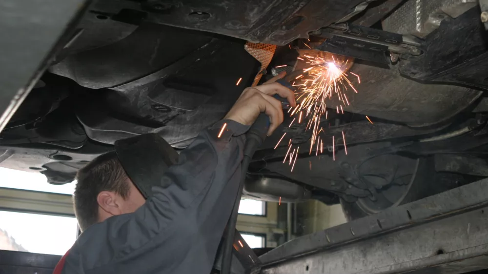 popravilo izpu&scaron;ne cevi