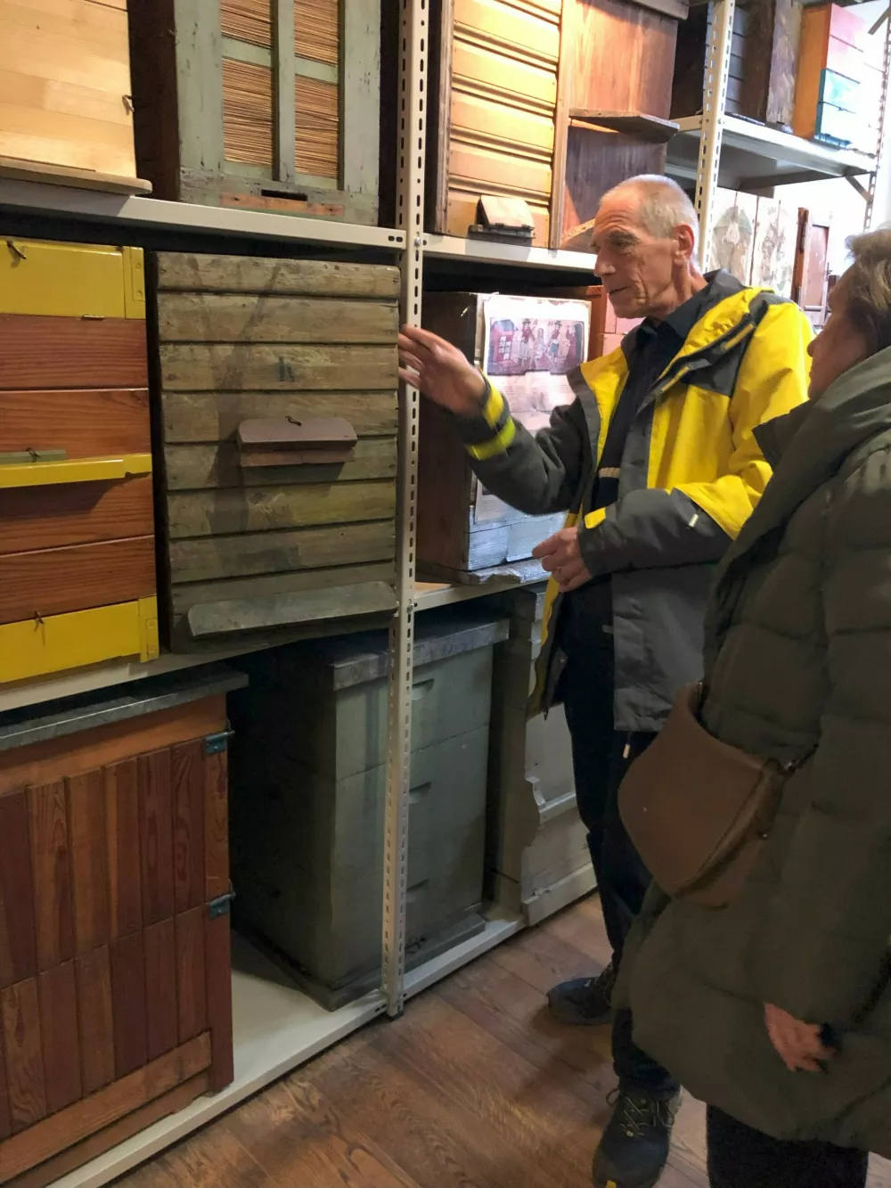 V novem oglednem depoju čebelarskega muzeja je mogoče videti panje in drugo orodje, matičnice, tipalnike, doprsni kip Antona Jan&scaron;e. Foto: Eva Branc