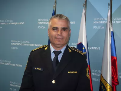 sličica za pasico - PSASenad Ju&scaron;ić, generalni direktor policije