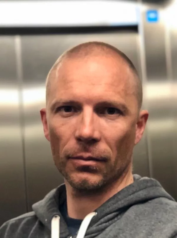 Matej Kandare, direktor Slovenia Outdoor:&nbsp;&raquo;Potem ko je &scaron;e pred leti pri mnogih uporabnikih teka&scaron;kih prog veljalo, da bi se moralo povsod teči zastonj, danes ni več tako. Uporaba teka&scaron;kih smučin se zdaj zaračunava v vseh teka&scaron;kih centrih, kjer je izdelava tehničnega snega skorajda iz leta v leto nujnej&scaron;a stalnica.&laquo; Foto: osebni arhiv