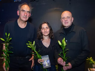 Damir Bartol Indo&scaron;, Agata Juniku in Dragan Živadinov, predstavitev knjige Indo&scaron; in Živadinov, teatrobiografiji, Knjižnica MGL