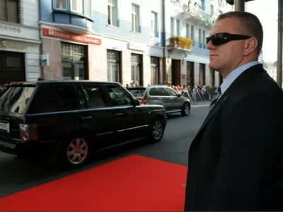 Iz poročila o ugotovitvah izrednega nadzora v policijskem centru za varovanje in za&scaron;čito je razvidno, da je varovanje tožilke potekalo zelo domačijsko. Fotografija je simbolična. Foto: Policija