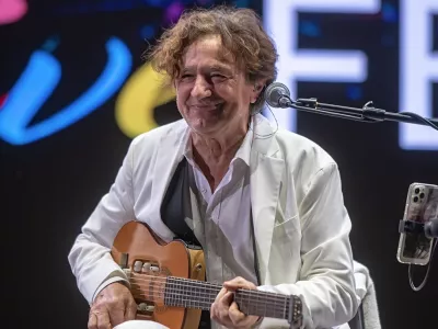 Glasbenik si je zaželel mlaj&scaron;ega videza. Foto: FB/Goran Bregovič