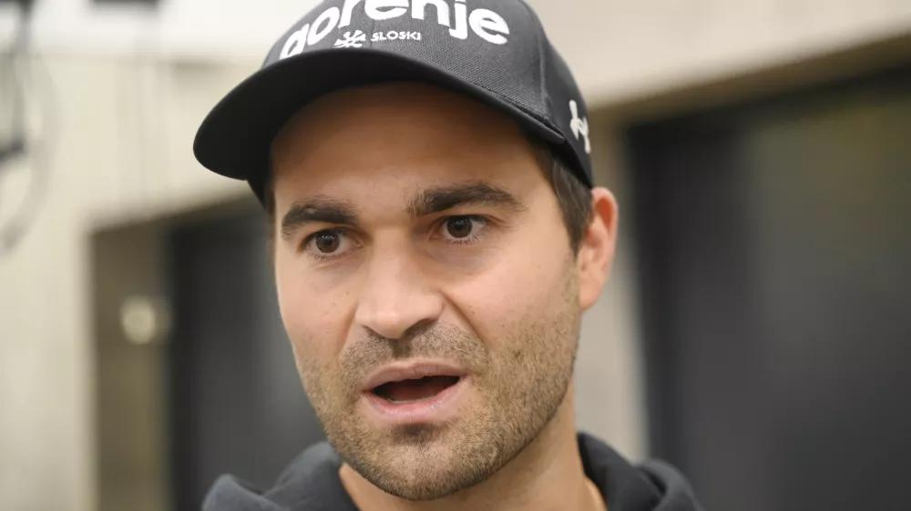 Robert Hrgota11.11. 2024 Predstavitev mo&scaron;ke in ženske reprezentance v smučarskih skokih v pred začetkom nove sezone svetovnega pokalaFOTO: Nik Erik Neubauer