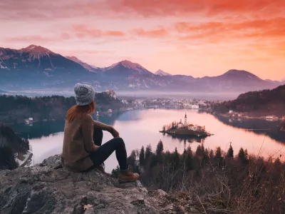 Obiskovalce praviloma navdu&scaron;ijo tako narava kot ljudje. / Foto: Istock