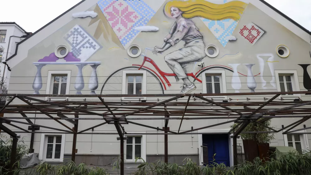 - 19.12.2024 - poslikava kolesarke na hi&scaron;i v Knafljevem prehodu//FOTO: Jaka Gasar