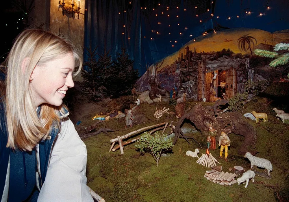 Leta 1989 je božič znova postal javni praznik, s tem pa so se vrnile tudi jaslice. Tile so iz leta 1999, iz Križevni&scaron;ke cerkve. / Foto: Luka Cjuha/dokumentacija