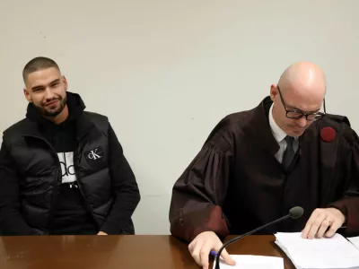 Jakob Herzog (levo) očitke iz obtožnice kategorično zanika. Na sliki z zagovornikom Gorazdom Trunklom. Foto: Tomaž Skale&nbsp;