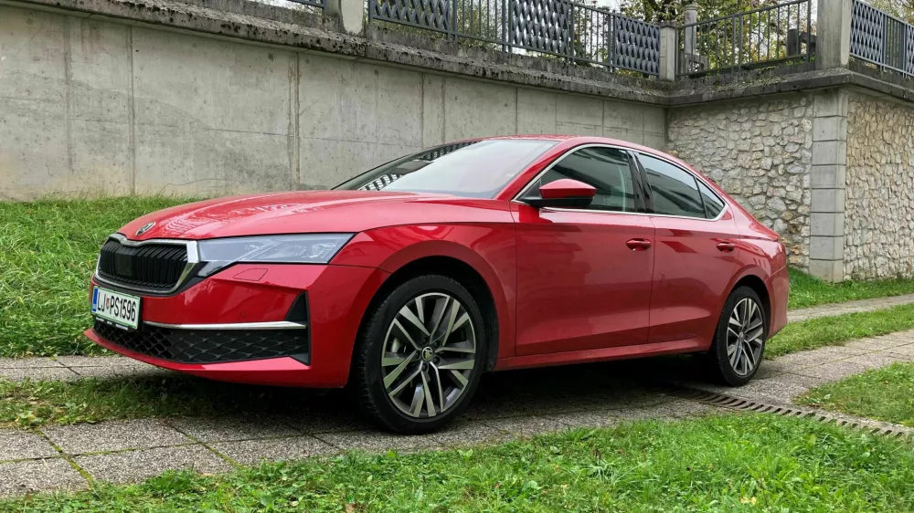 Octavia ni najlep&scaron;i, je pa zagotovo eden najuporabnej&scaron;ih avtomobilov na trgu. Njena velika odlika je prostornost, tudi v limuzinski različici. Foto: Matej &Scaron;takul