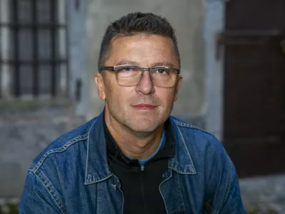 &raquo;Zaustavitve upadanja knjižne kulture se ni preprosto lotiti in tega ne more storiti le založni&scaron;tvo, saj težava zadeva različne segmente družbe, od &scaron;olstva naprej,&laquo; ugotavlja Samo Rugelj. Foto: Borut Krajnc