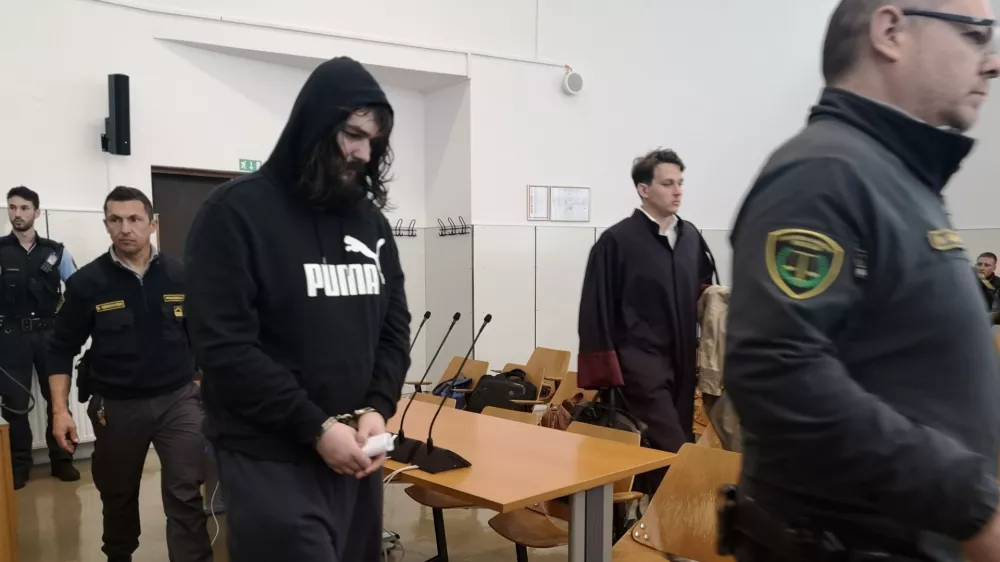 Sebastienu Abramovu so celjski vi&scaron;ji sodniki kazen za umor znižali s 27 na 26 let ter enotno kazen ustrezno znižali na 29 let zapora. Foto: Mojca Marot&nbsp;