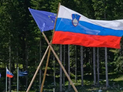 Kratko pojasnilo za pravne laike &ndash; kaj je &raquo;nadzakonsko pravo&laquo;: zlasti temeljne človekove pravice, zagotovljene z ustavo in mednarodnimi konvencijami. Foto: Arhiv Dnevnika