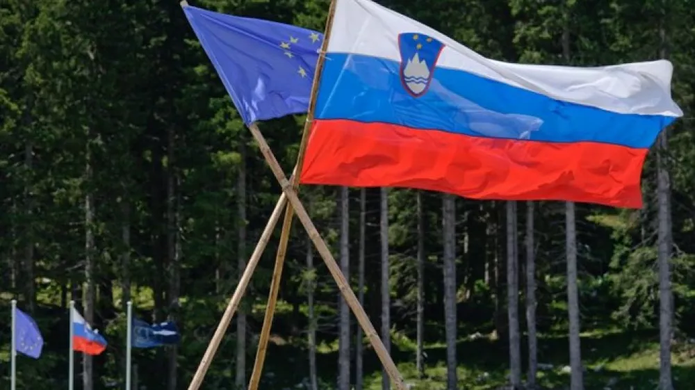 Kratko pojasnilo za pravne laike &ndash; kaj je &raquo;nadzakonsko pravo&laquo;: zlasti temeljne človekove pravice, zagotovljene z ustavo in mednarodnimi konvencijami. Foto: Arhiv Dnevnika