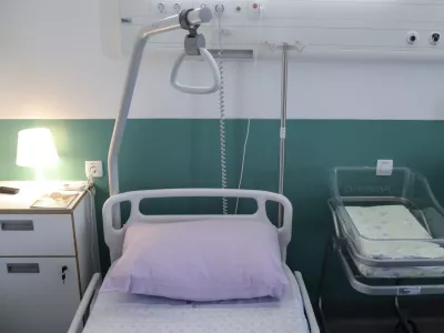 Potem ko je pri ravnanju s placento v porodni&scaron;nicah prihajalo do različnih praks, je zdravstveno ministrstvo pojasnilo, da za placento veljajo pravila ravnanja z odpadki, kot jih določa uredba o odpadkih. Fotografija je simbolična. Foto: Jaka Gasar&nbsp;