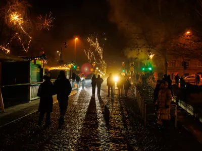 LJUBLJANA - Silvestrovo. V vec mestih in krajih po Sloveniji bodo ob prehodu v novo leto mnozicna praznovanja na prostem.